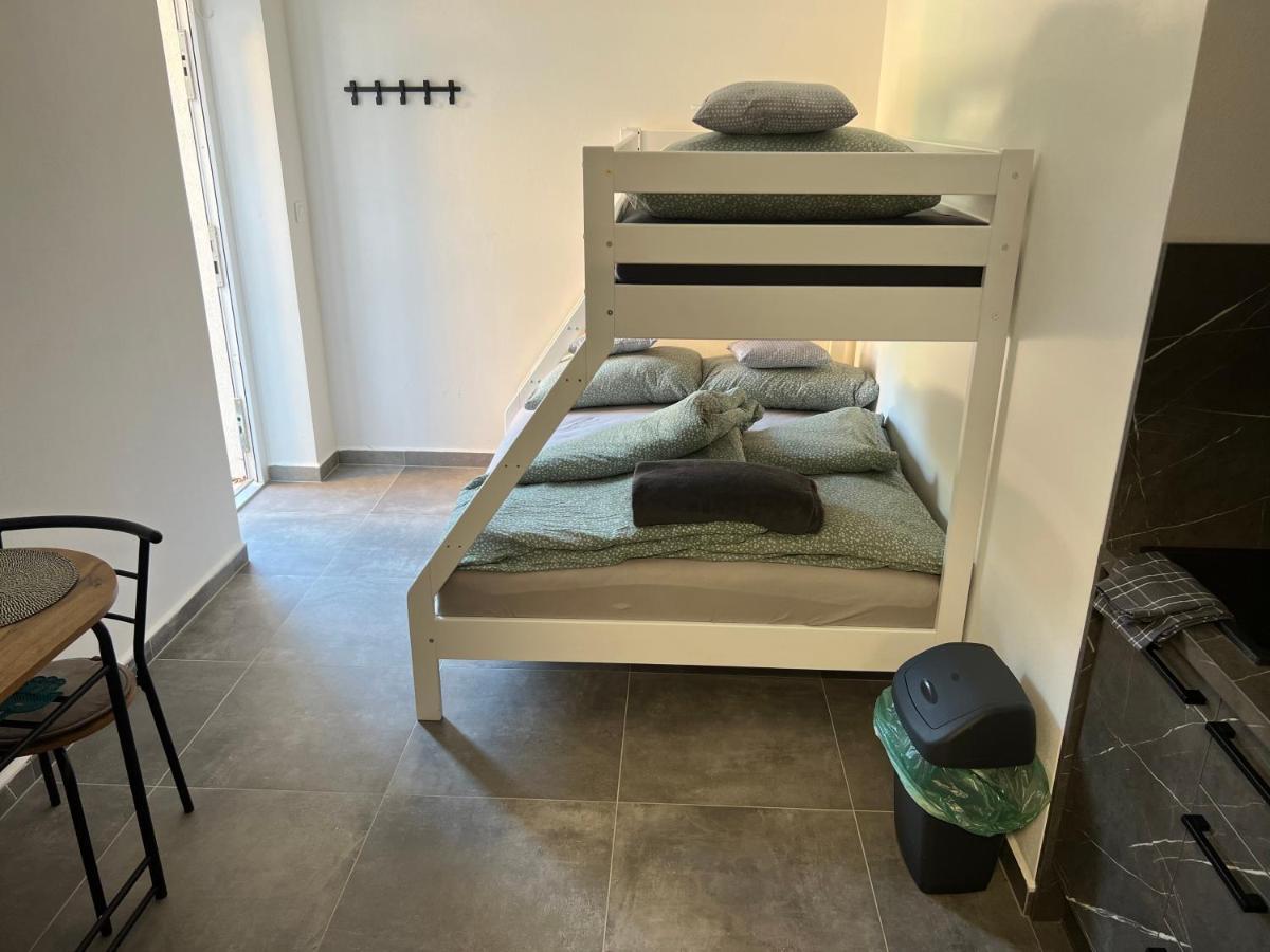 Hobiti Apartman - Bilbo Cerna v Posumavi Ngoại thất bức ảnh